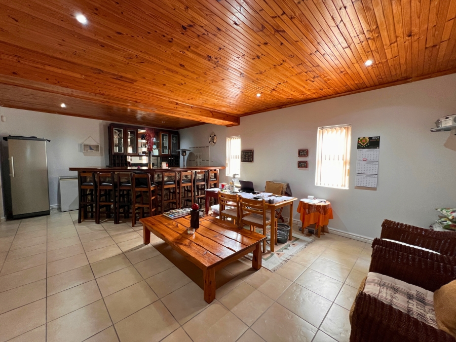 6 Bedroom Property for Sale in Middedorp Western Cape